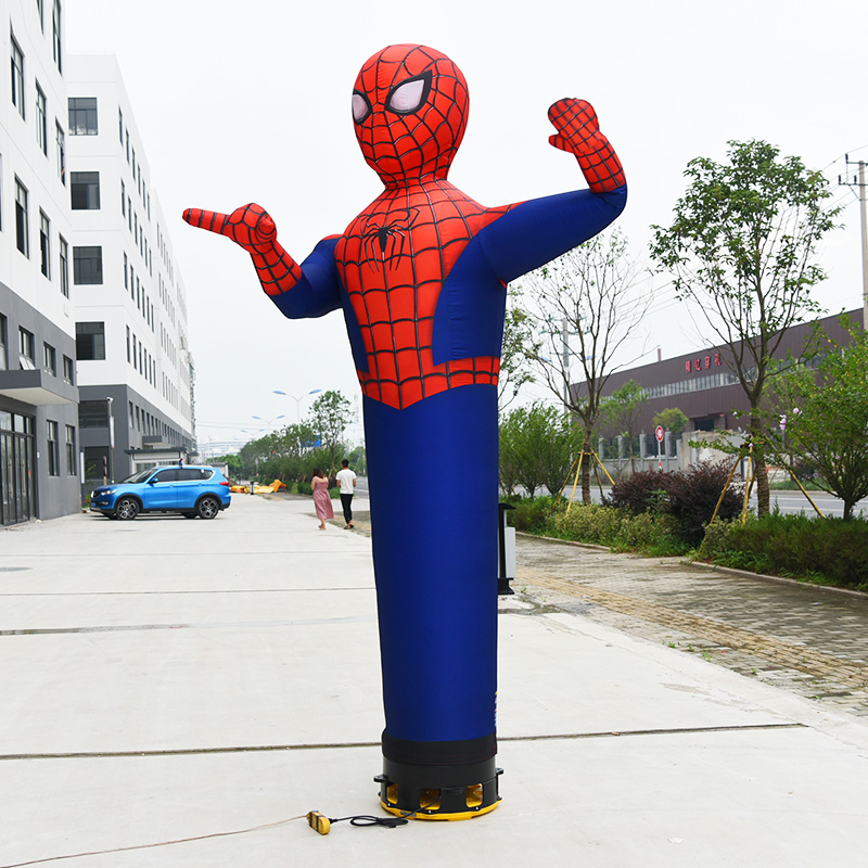 iklan spiderman karakter laba-laba patung pria tiup menari